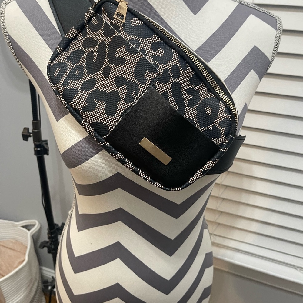 Crossbody bag new from Temu great condition, black and brown great gift